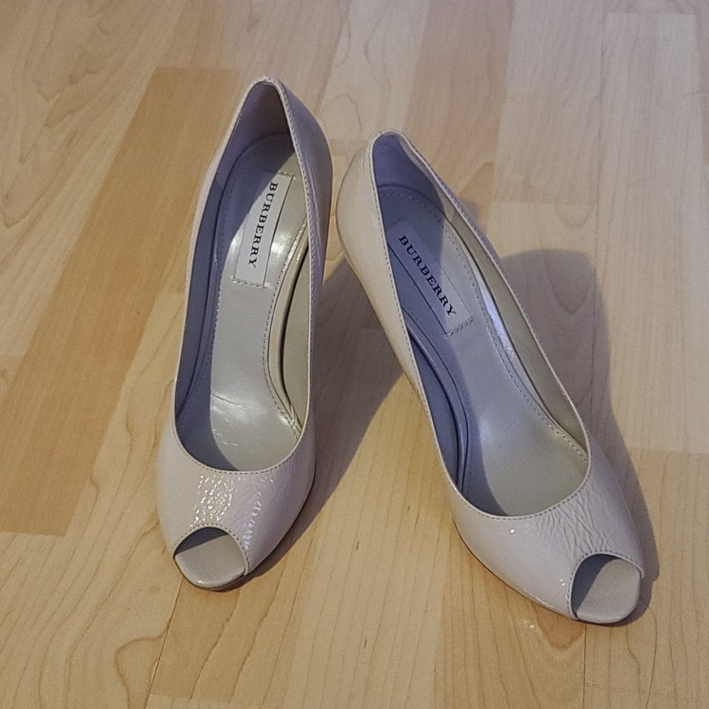 (CCO!)‼️PRICE TO SELL🌷🌷 BURBERRY  - Kensel Pump 🌷🌷
